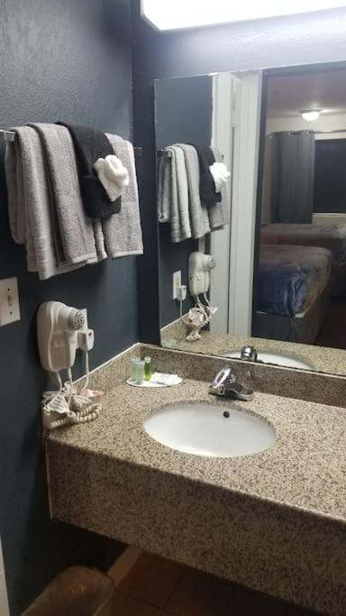 Hotel King Bed Hotel Room 114 Booking 斯蒂尔沃特 外观 照片
